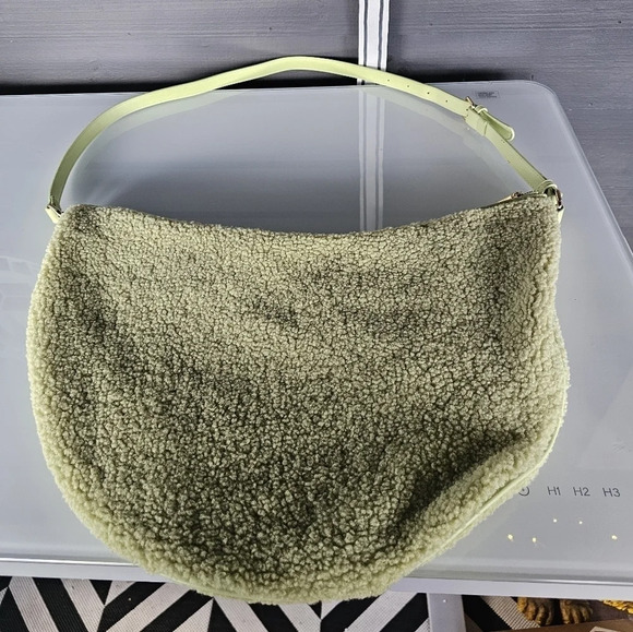 Mali & Lili Oversized sherpa bag - Picture 4 of 4